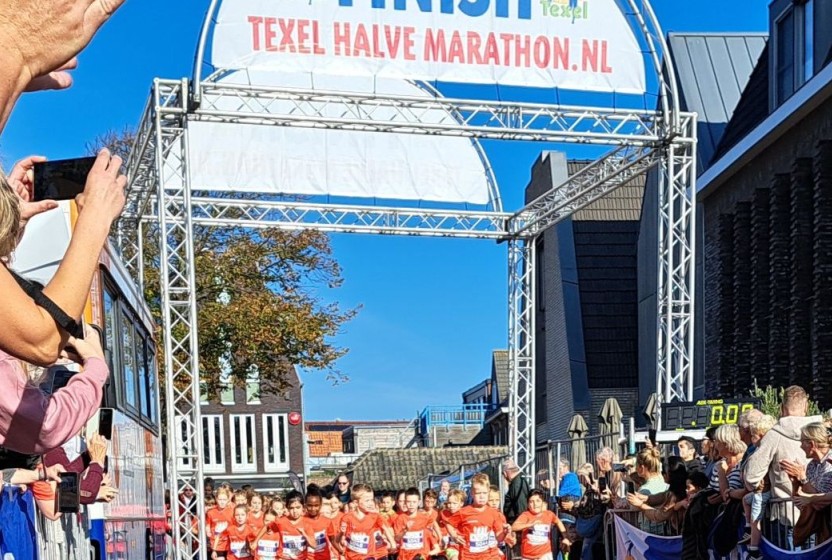 Vele enthousiaste kinderen bij de Kidsrun