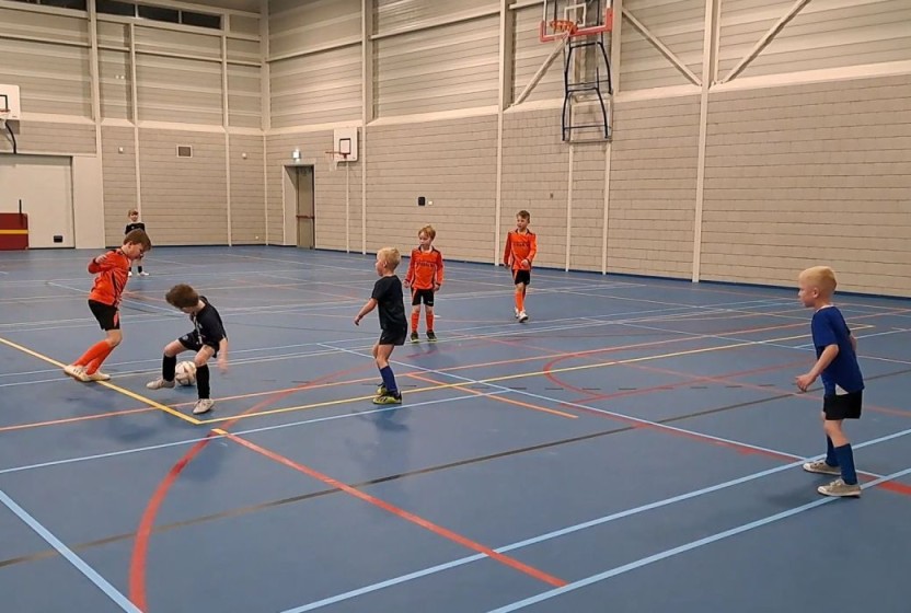 Dora Maatjes, Eindejaarsknallers en Hackers kerstkampioen zaalvoetbal